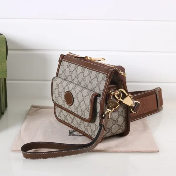 GUCCI MESSENGER BAG WITH INTERLOCKING - Image 2