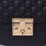 Replica Gucci Supreme Monogram Web Medium Padlock Messenger Schoudertas