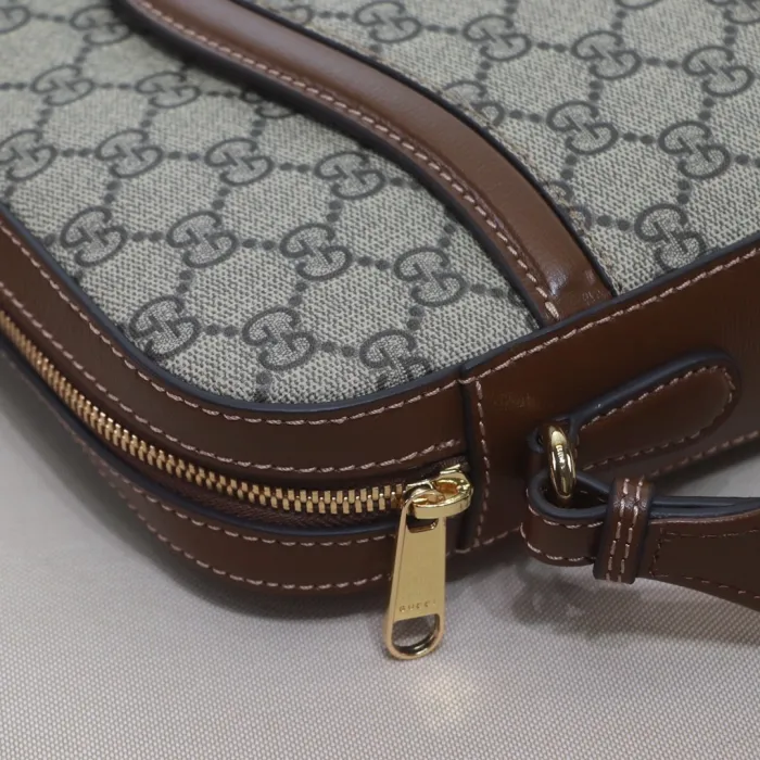 45172633a3a16f25 GUCCI MESSENGER BAG WITH INTERLOCKING G