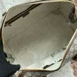 レプリカグッチダッフルバッグGGスプリームキャンバス - 高級レプリカデザイナーハンドバッグ