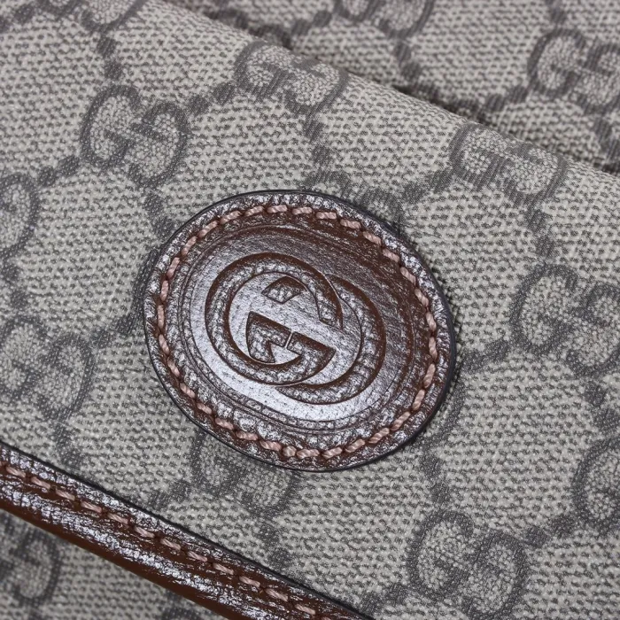 5f4a2ac0858c7211 GUCCI MESSENGER BAG WITH INTERLOCKING G