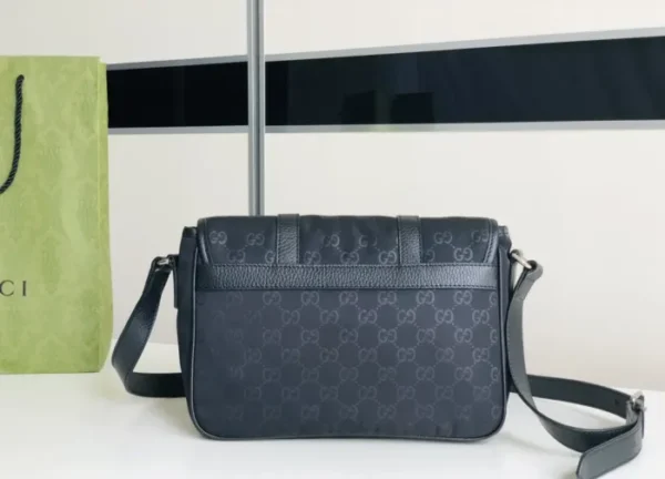 GUCCI MESSENGER BAG - Image 3