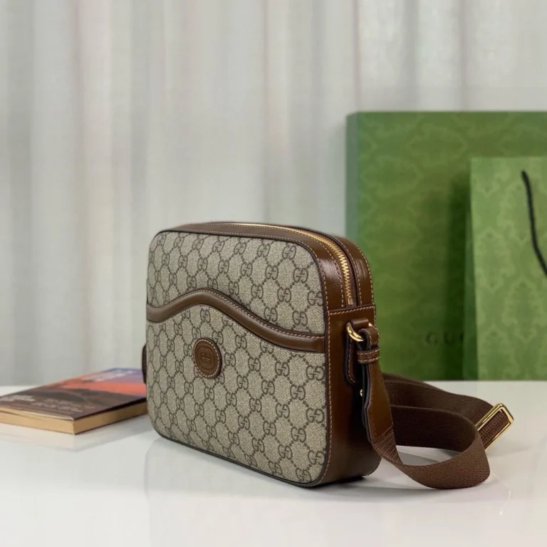 GUCCI MESSENGER BAG WITH INTERLOCKING G - Image 3