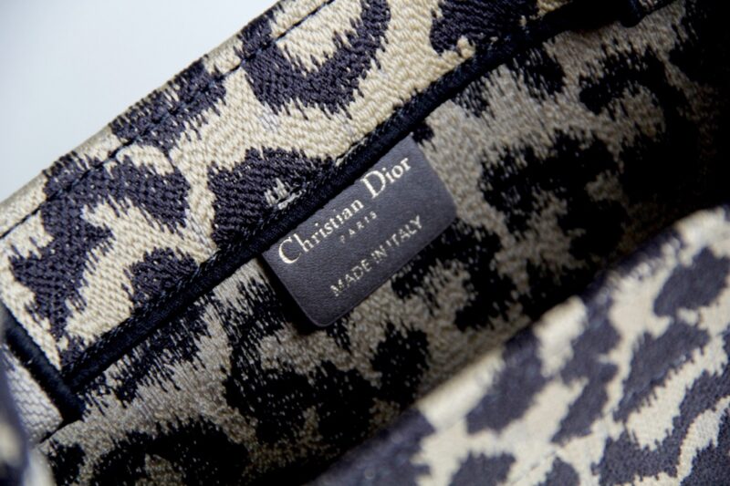 20210513_i1620890459_2563_8.jpg Dior Tote Book Leopard Print