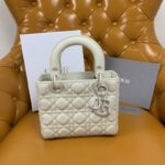 Lady Dior Mat Beyaz Abc - 1:1 Premium Replika El Çantası