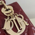 Réplica da bolsa Lady Dior em verniz vermelho - superclone de alta qualidade