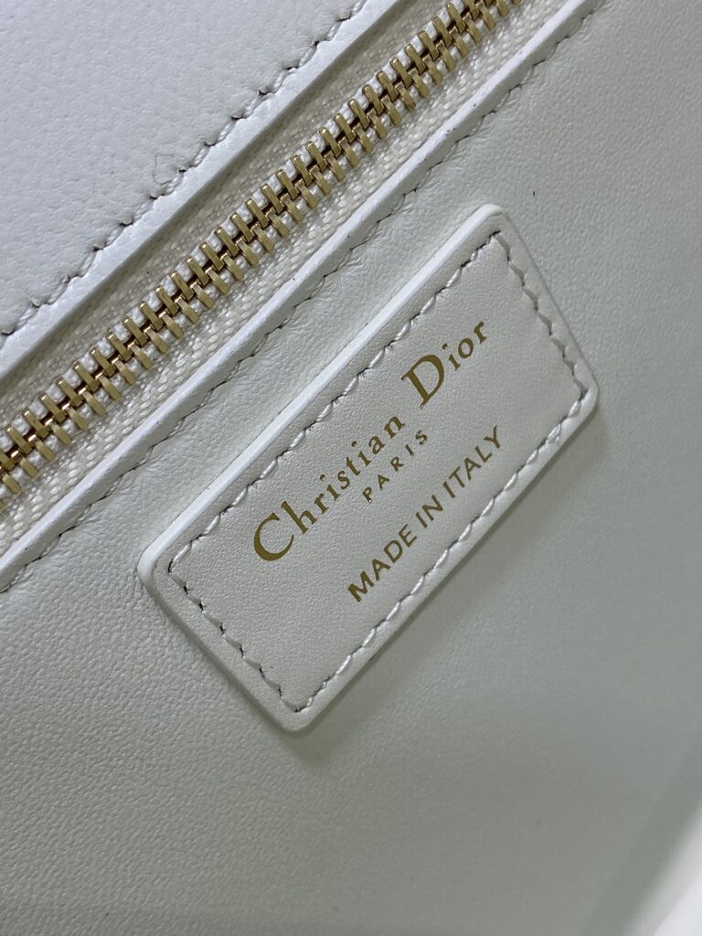 Dior 30 Montaigne  White - Image 2