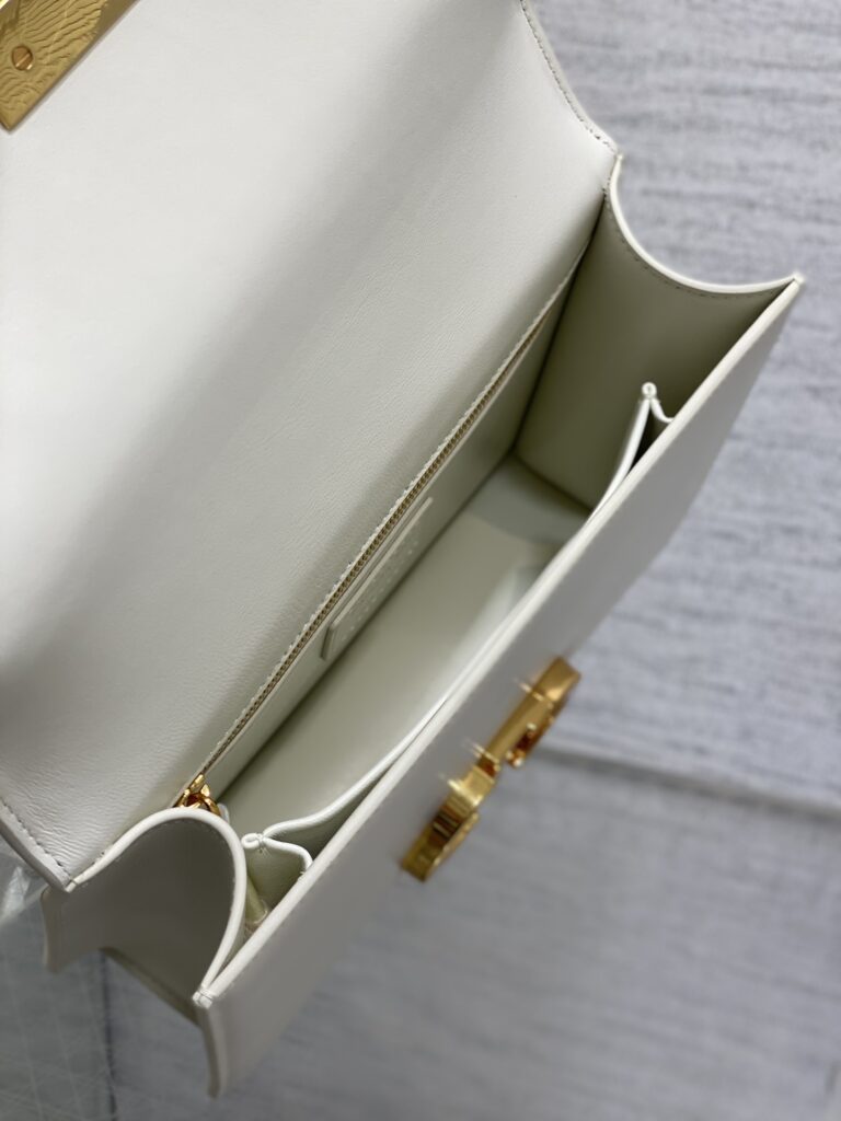 Dior 30 Montaigne  White - Image 3