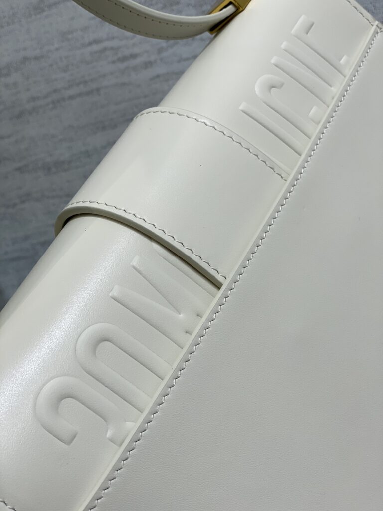 Dior 30 Montaigne  White - Image 7