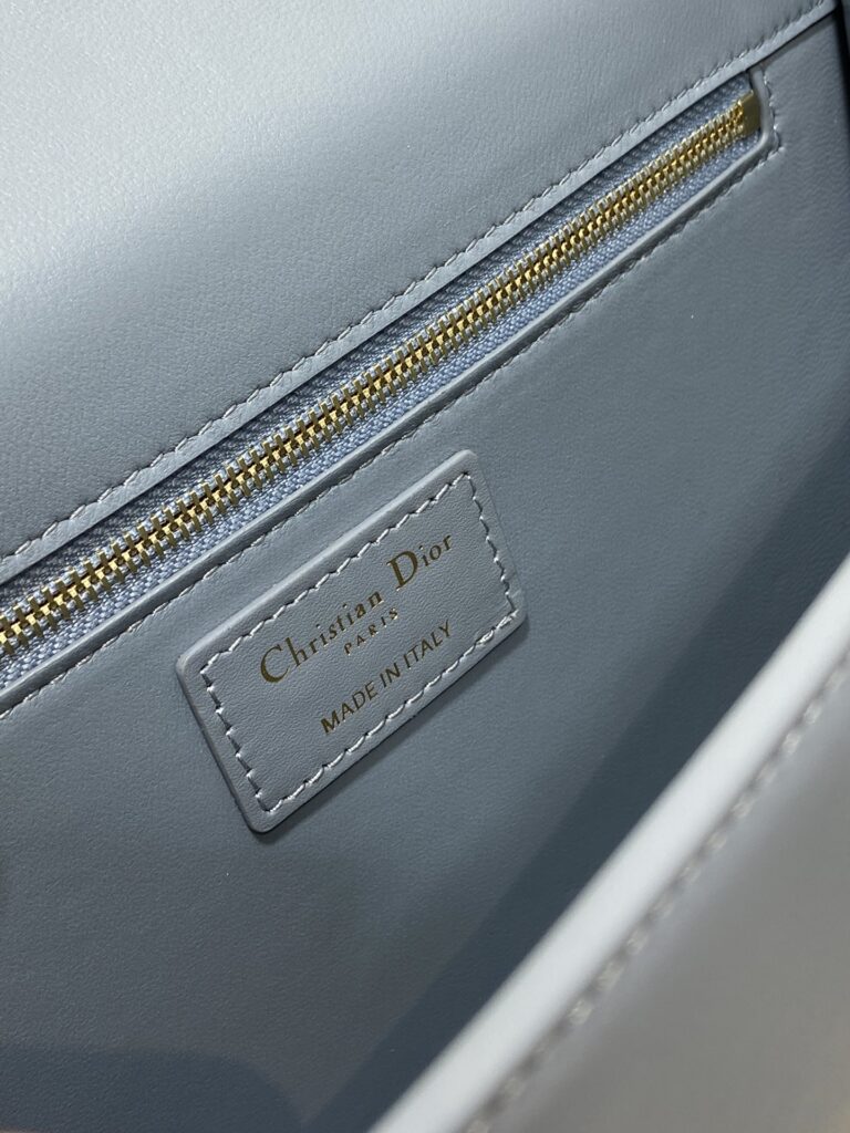 Dior 30 Montaigne Blue - Image 4