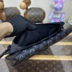 Replica Louis Vuitton Pochette S – Lock