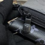 Replica Louis Vuitton Pochette S – Lock