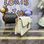 Replica Louis Vuitton Wallet On Chain Metis White - high-end replica designer purse