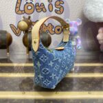 Replica Louis Vuitton Hills Pochette