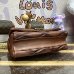 20240331_i1711888185_1590_3.jpg Replica Louis Vuitton Go – 14 Marrone