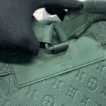 Réplica da Mochila Louis Vuitton Christopher Verde - clone de bolsa de grife