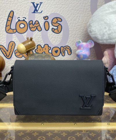 Fake Louis Vuitton Takeoff Messenger Black - ultra-realistic fake purse