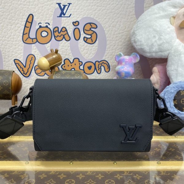 Replica Louis Vuitton Takeoff Messenger Black