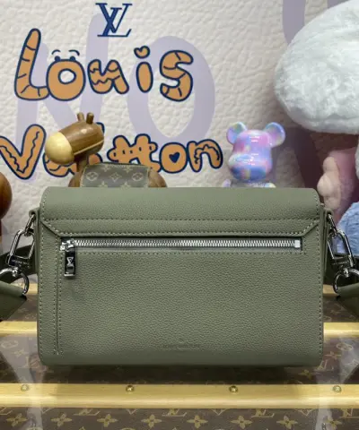 Replica Louis Vuitton Takeoff Messenger - premium superclone handbag