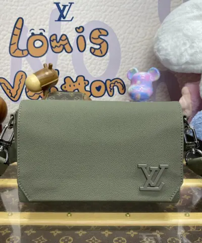 Replica Louis Vuitton Takeoff Messenger - high-end replica designer purse
