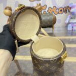 Replica Louis Vuitton Scott