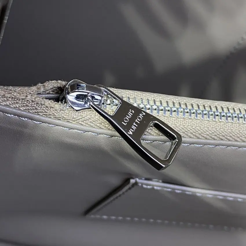 img_1698de7a_20240726_i1721999457_5208_0.jpg Replica Loius Vuitton Capucines Beige Silk