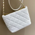 CHANEL 22s Borsa Hobo con strass bianca