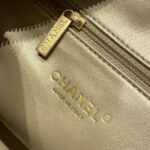 CHANEL 22s Borsa Hobo con strass bianca