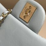 20220820_i1661007903_7845_5.jpg CHANEL CF 20 cm Leijonanharmaa - huippuluokan luksuslaukun jäljitelmä