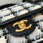 CHANEL 22K Postman Woolen Tofu Bag