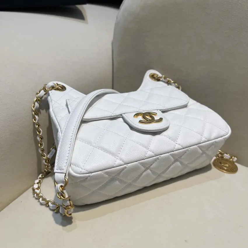 20230430_i1682842497_661_3.jpg Replica CHANEL 23c Hobo Small White