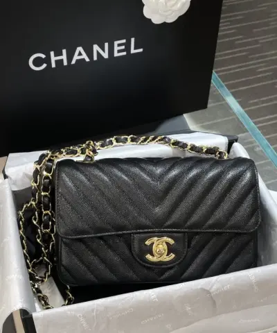 CHANEL Classic Flap V 20cm - ultra-realistic fake purse