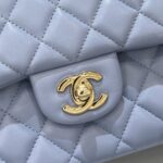 CHANEL Classic Flap 23cm Vaaleansininen - designer-käsilaukun klooni