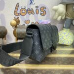 Replica Louis Vuitton S – Cape Messenger Black