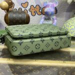 Replica Louis Vuitton Trio Messenger Green