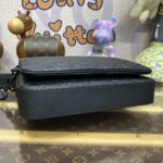 20231112_i1699789026_4619_3.jpg Replica Louis Vuitton Trio Messenger Volledig Zwart