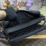20231112_i1699789026_7011_8.jpg Replica Louis Vuitton Trio Messenger Volledig Zwart