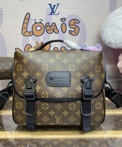 Fake Louis Vuitton Trail Messenger Bag - ultra-realistic fake purse