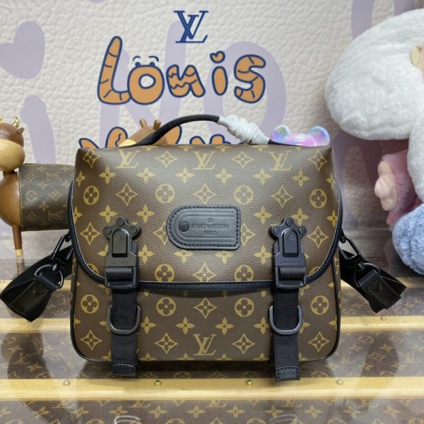 Replica Louis Vuitton Trail Messenger Bag