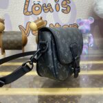 Replica Louis Vuitton Messenger Black