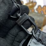 Replica Louis Vuitton Wearable Wallet Black