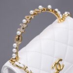CHANEL 23B パールホワイト ハンドルバッグ - 最高級の高級バッグの偽物