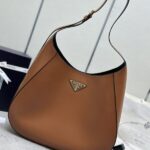 Réplica del bolso Prada Cleo grande marrón: imitación de un bolso de lujo de primera calidad