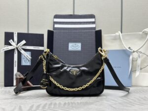 Fake Prada Re – Edition 2002 - ultra-realistic fake purse