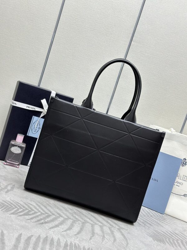 i1711467357_816_1 Prada Symbole Black