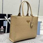 Replika herbaty mlecznej Prada Symbole