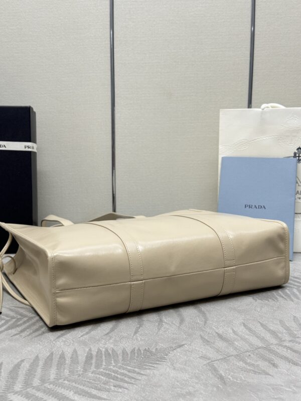 i1724265013_1046_3 Prada Antique Nappa Tote