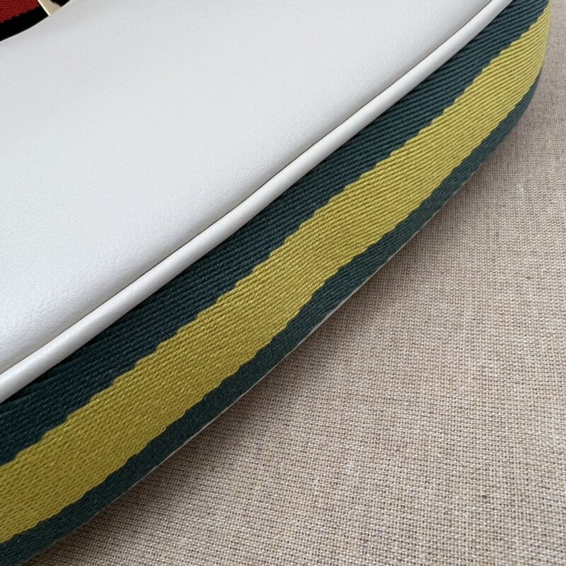 20220815_i1660534456_9013_7.jpg Gucci Attache Canvas White