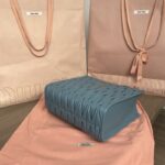 20230411_i1681146001_1146_4.jpg Ρεπλίκα Miu Miu Matelassé Tote Blue - πολυτελής τσάντα ρεπλίκα σε προσιτή τιμή