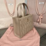 20230411_i1681146638_9869_3.jpg (1) Replica Miu Miu Matelassé Tote Brown